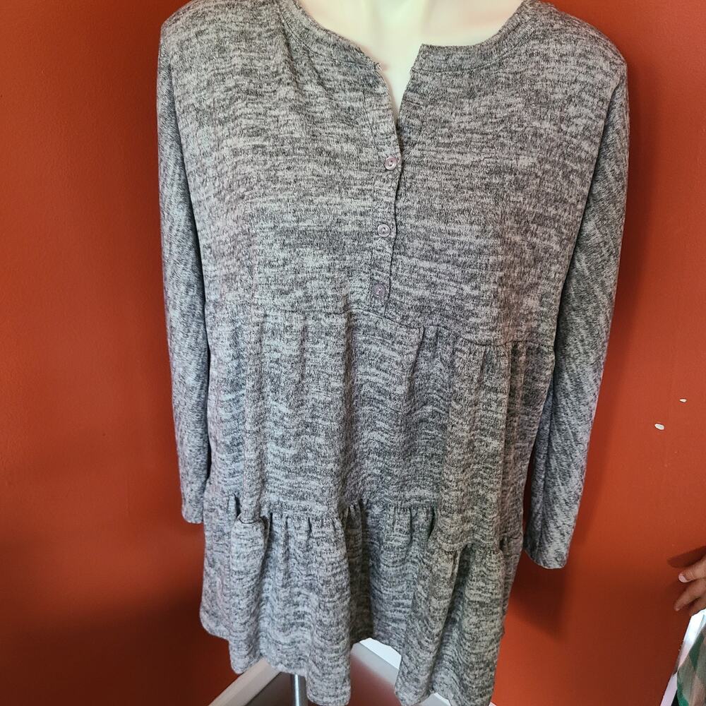 Sadie & Sage Gray Ruffle Tunic Size Large NWT